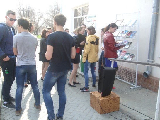 4.04.17 akcija obmenjaj sigaretu na konfetu