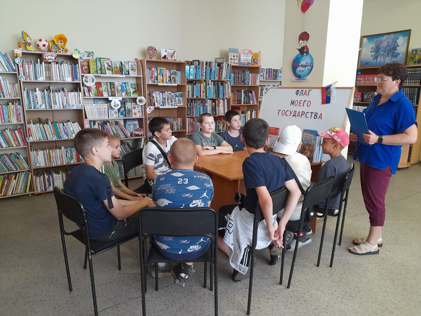 _21.08.2025_Урок_истории_Флаг_моего_государства_в_Зимовниковском__отделе.jpg
