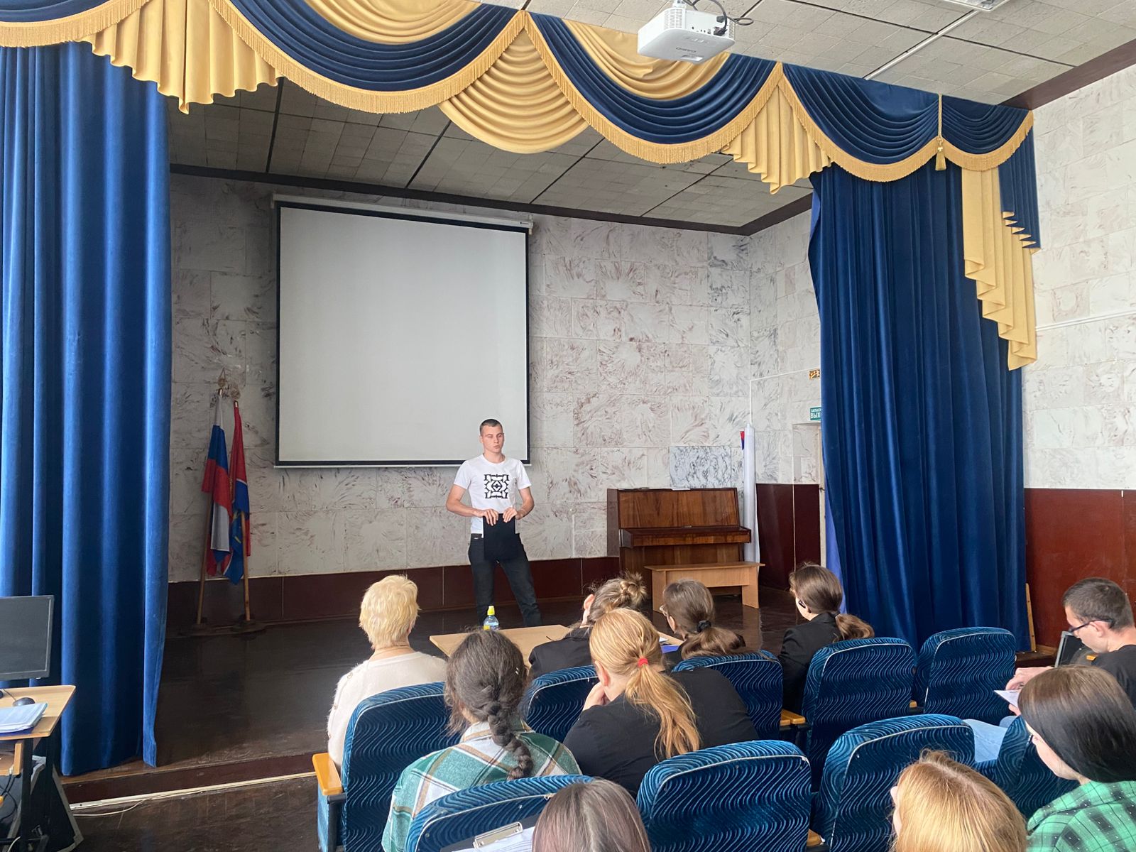 _2_20.05.2025_Круглый_стол_Сила_Шолоховского_словав_Зимовниковском_отделе.jpeg