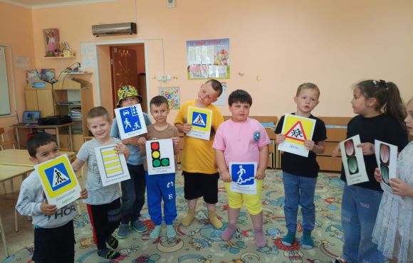 _2_26.05.2025_Познавательный_час_Улица_полна_неожиданностей_в_Красночабанском_отделе.jpg