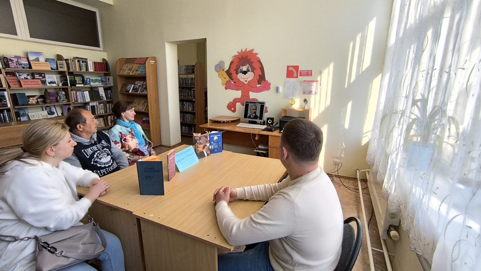 _3_25.04.2025_Литературно-музыкальный_час_В_союзе_звуков_дум_и_чувств_в_Кутейниковском_отделе.jpeg