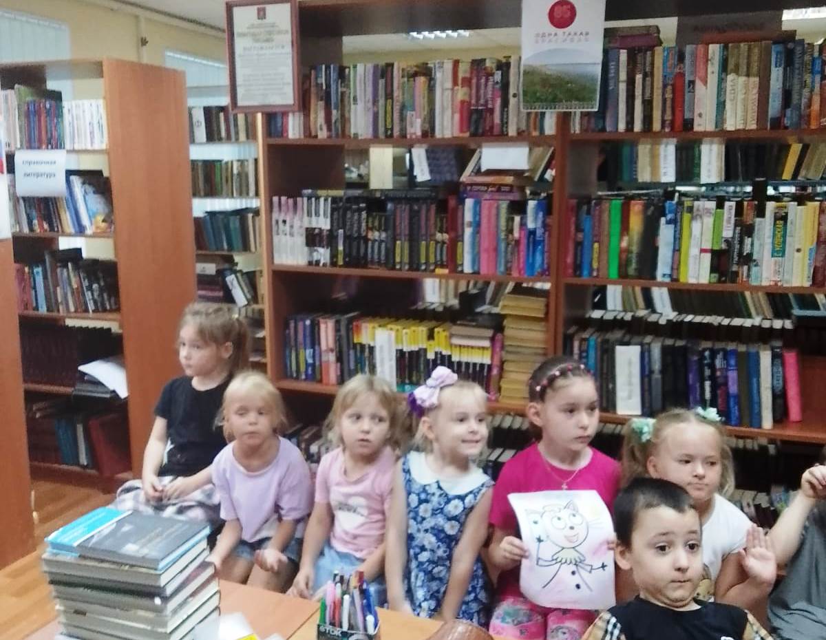 Фото 2. 09.08.2024 Презентация книги В. Закруткина Матерь человеческая в Верхнесеребряковском отделе