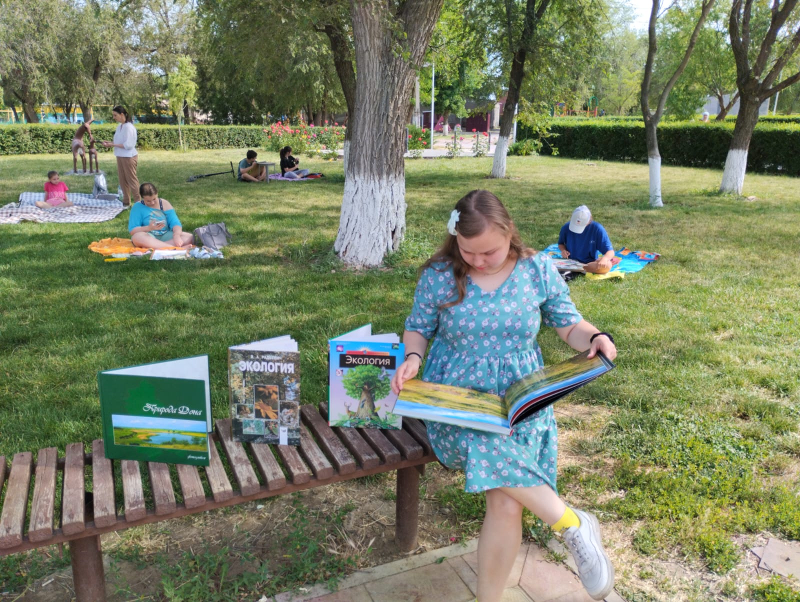 Фото 1. 05.06.2024 Обзор книжной выставки Читай книги о природе при любой погоде. ДБ