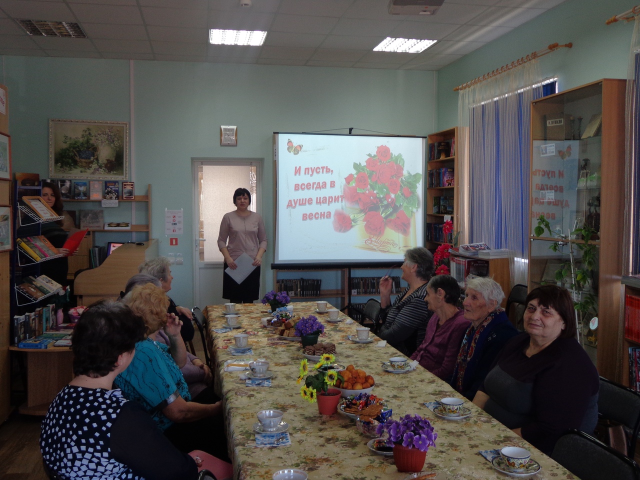 05.03оэтическую композицию Её Величество ЦБ20204