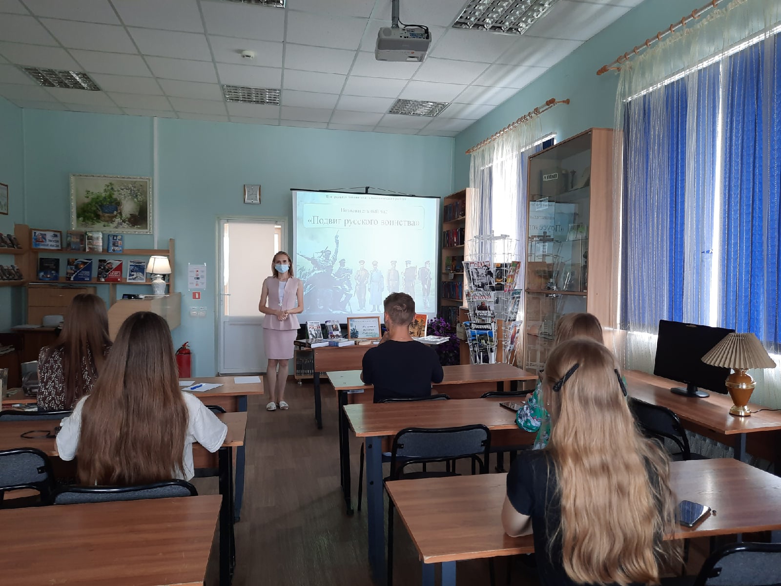 Фото 2. познавательный час Подвиг русского народа