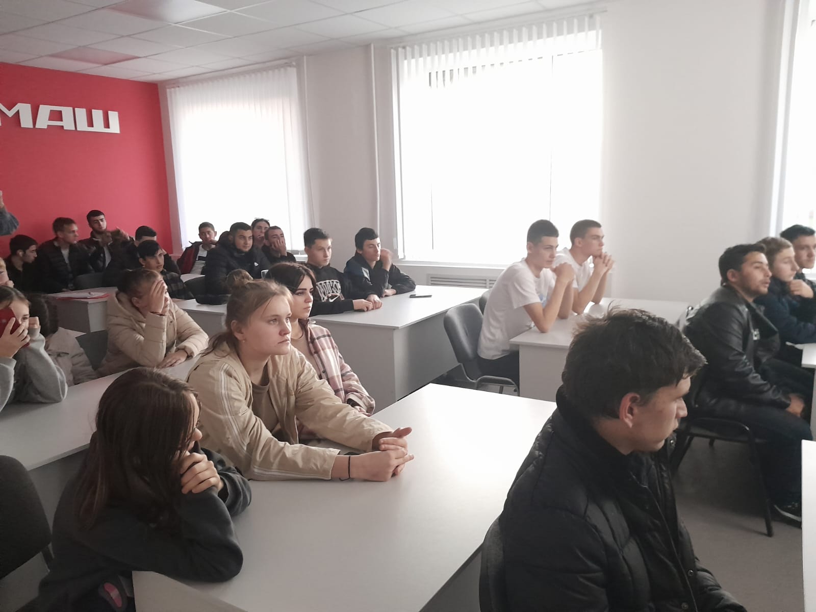 Фото 2. 23.11.2022 интеллектуально познавательная игра Правовое колесо. ЦБ