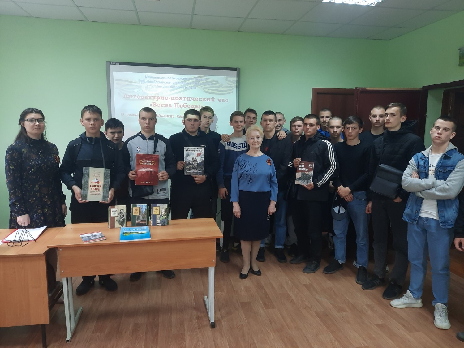 фото 4. Литературно поэтический час Весна Победы 06.05.2022ЦБ