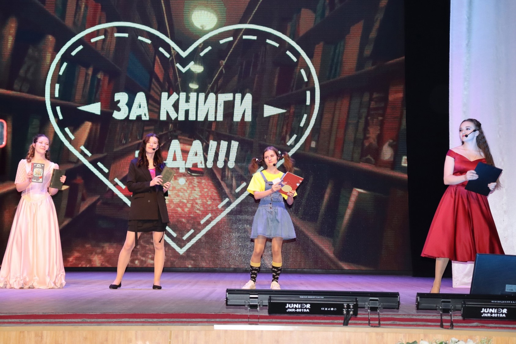 Фото 7. 08.11.2023 Межрайонный библиофестиваль Книга собирает друзей. ЦБ