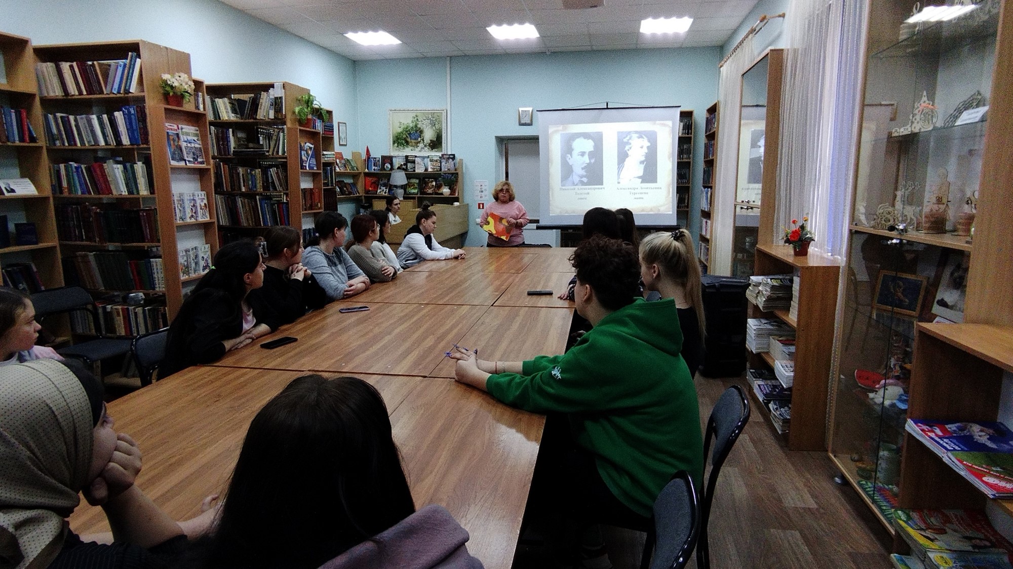 Фото. 30.01.2023 Книжный дресс код Десять писателей которые изменили мир. ЦБ
