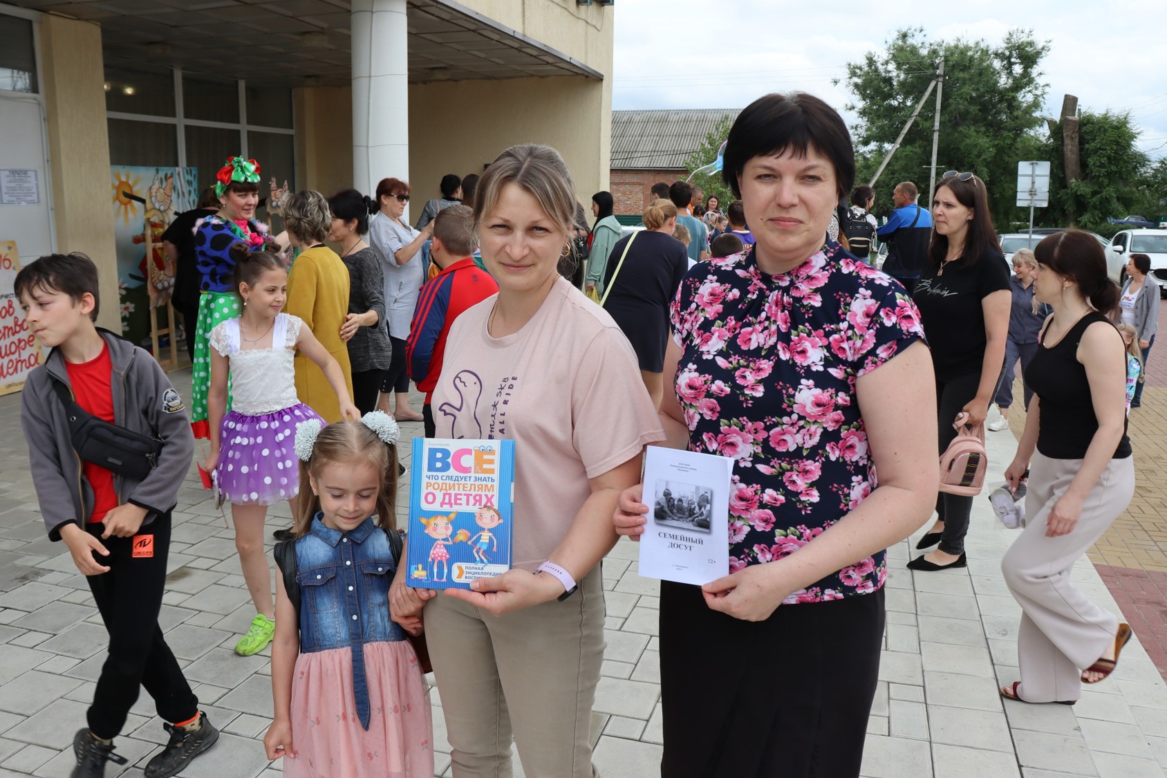 Фото 3. 01.06.2023 Акция Дружим с книгой всей семьей. ЦБ