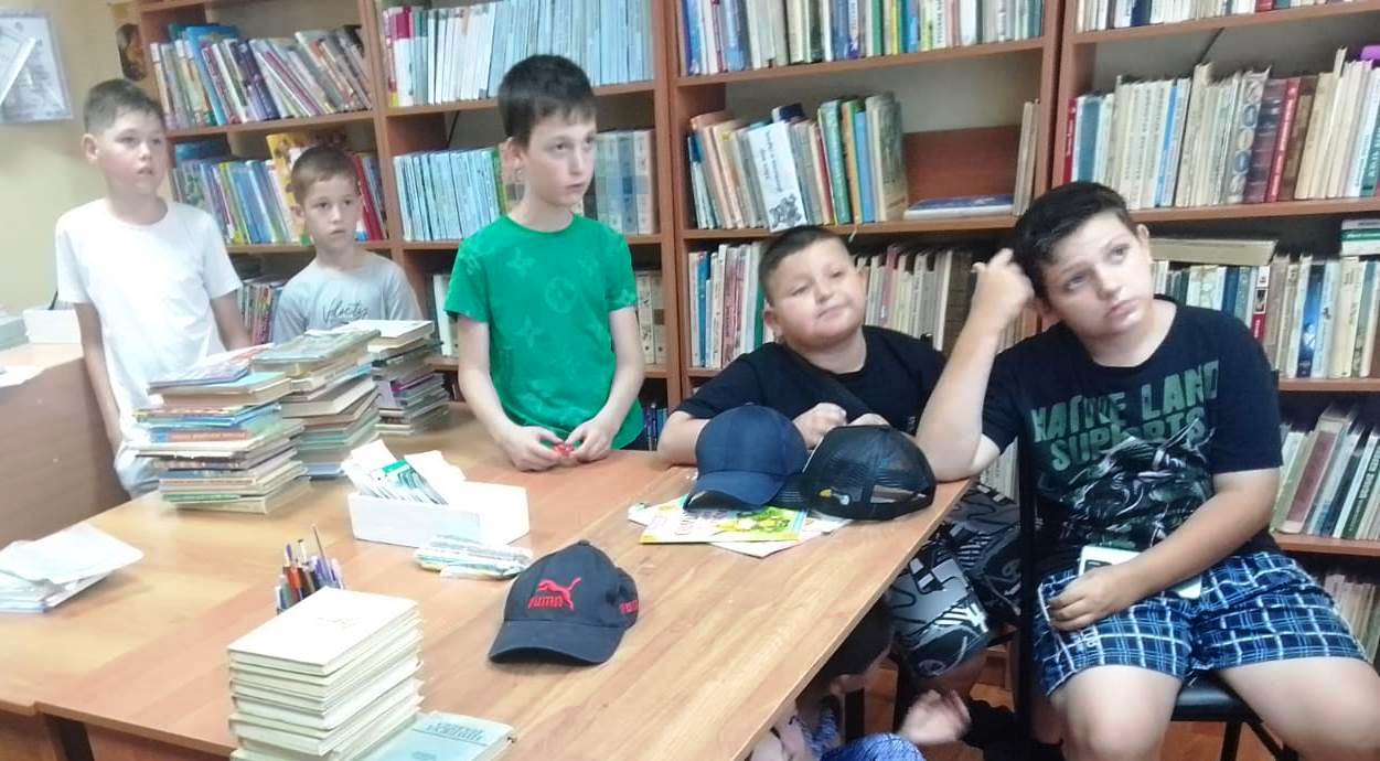 Фото. 13.08.2024 Беседа рекомендация Надо вредные привычки взять в кавычки в Верхнесеребряковском отделе
