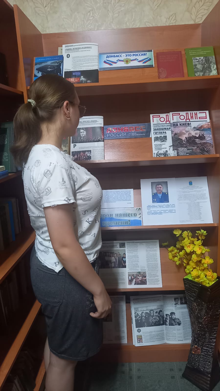 Фото 2. 05.06.2024 Книжно иллюстрационная выставка Донбасс это Россия в Камышевском отделе