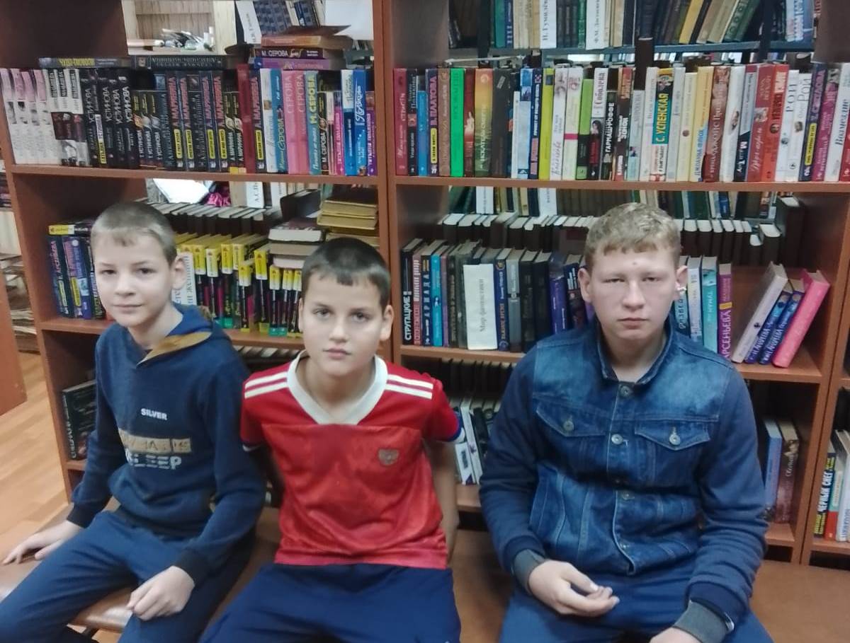 Фото. 22.10.2024 День поэзии День белых журавлей и светлой памяти погибшим в Верхнесеребряковском отделе