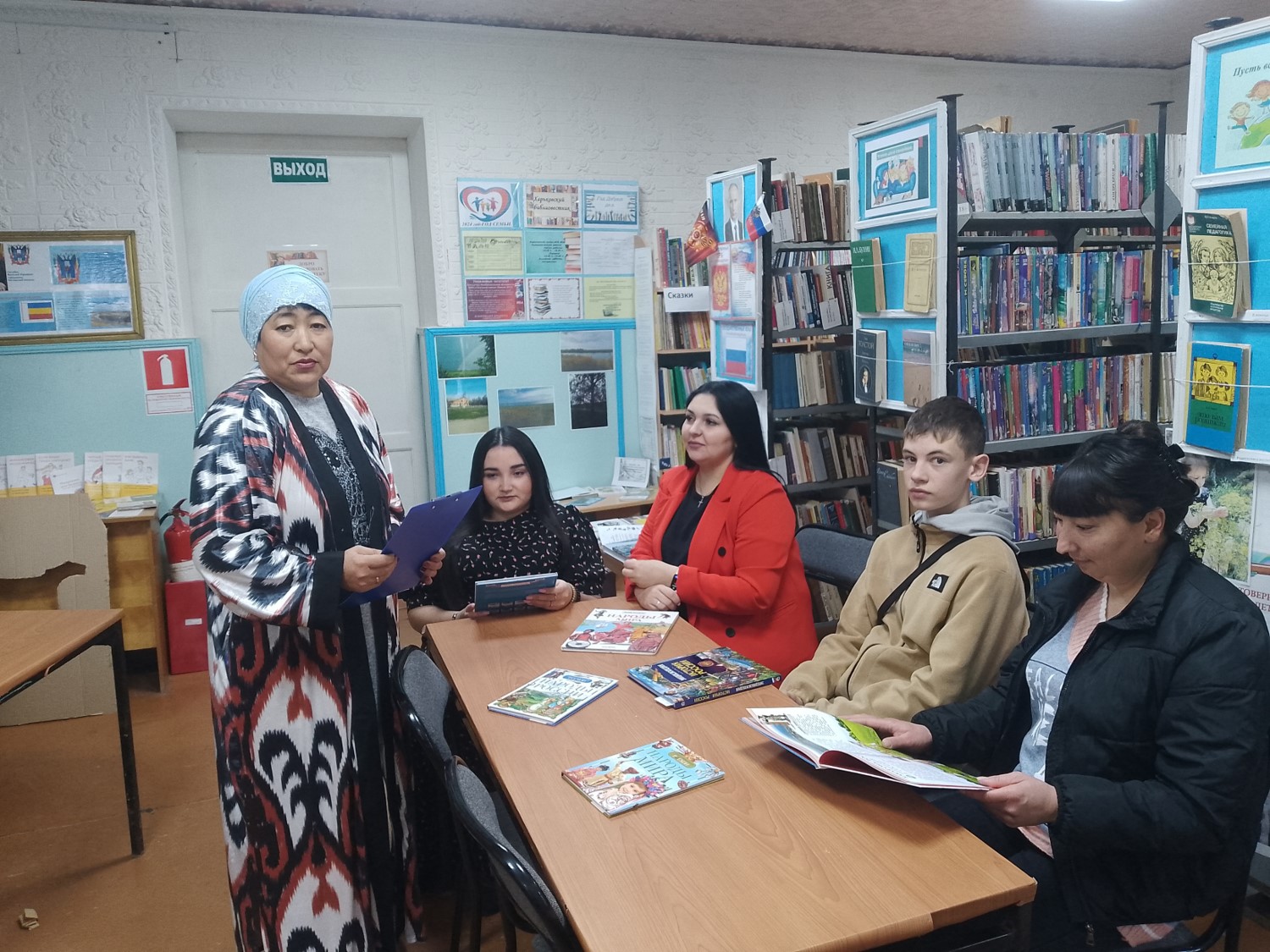 Фото. 02.11.2204 Час истории Страна непобедима когда един народ в Харьковском отделе