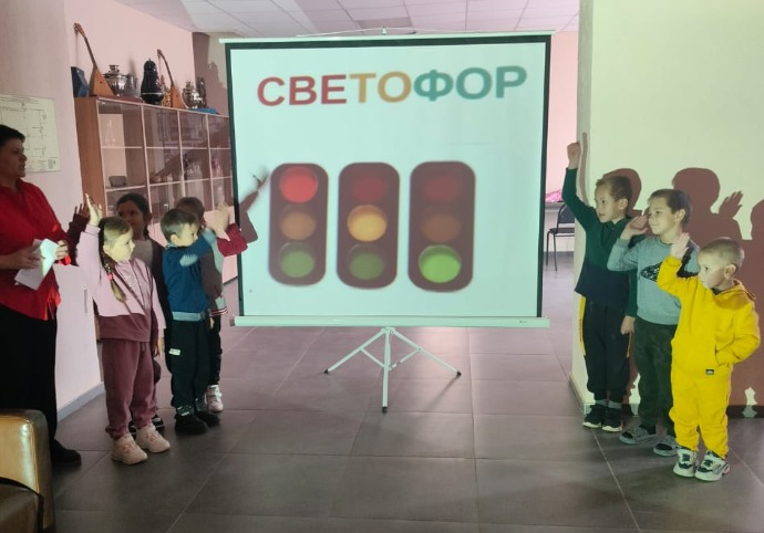 Фото. 25.11.2024 Познавательный час Светофор тебе расскажет в Верхоломовском отделе
