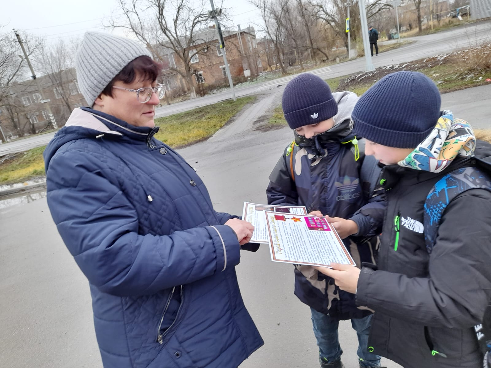Фото 2. 09.12.2024 Патриотическая акция Мы славим вас Отечества сыны в Зимовниковском отделе