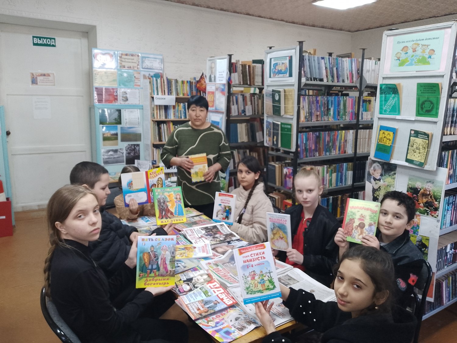 Фото. 25.03.2024 Праздничная программа Слава нашей книге детской в Харьковском отделе