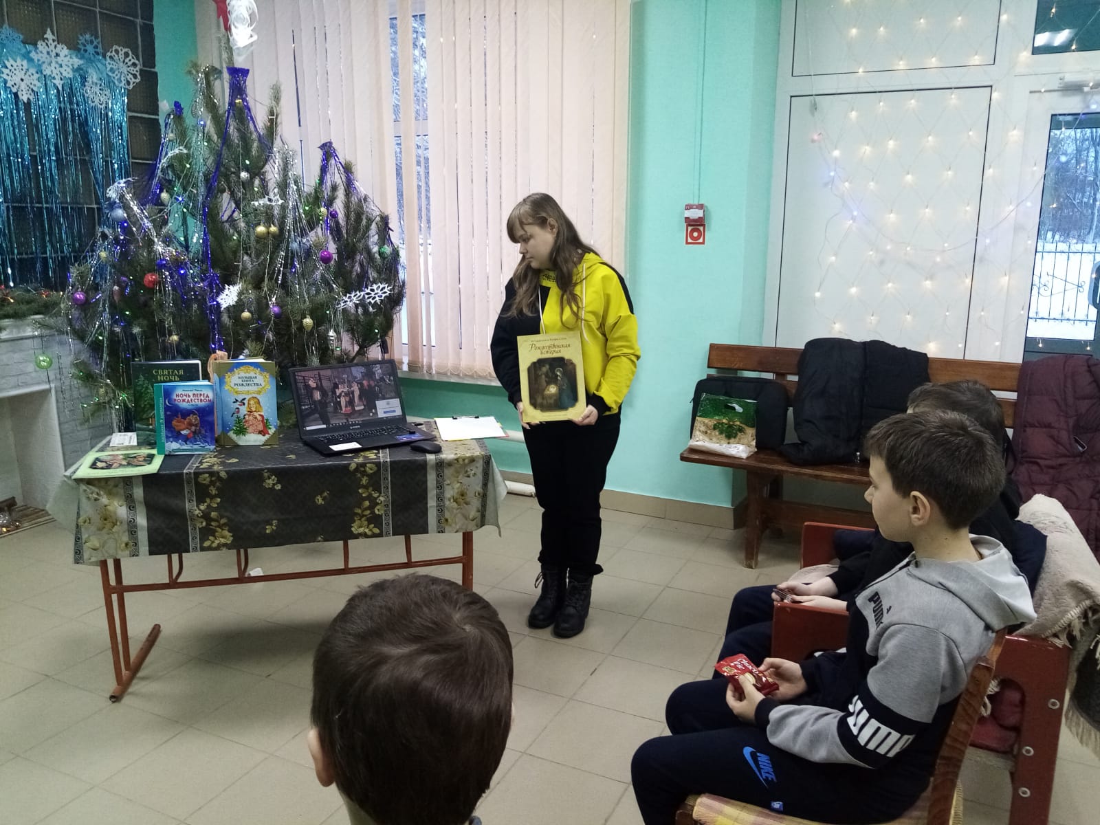 Фото 3. 12.01.2024 Фольклорные посиделки Настали святки запевай колядки. ДБ