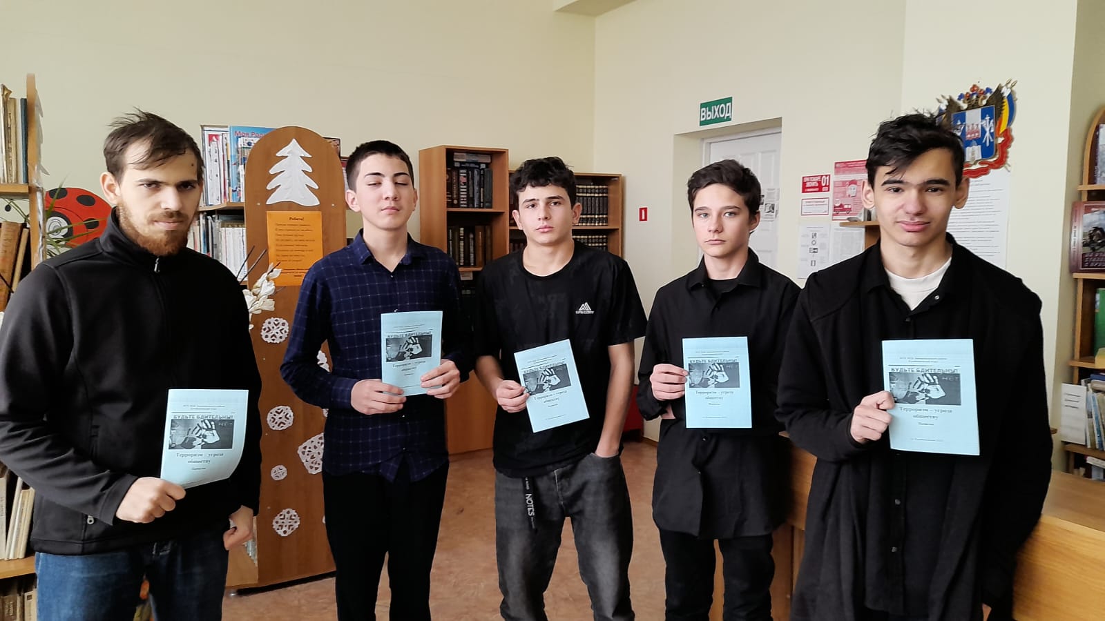 Фото 1 29.01.2025 Патриотический час Не нужно миру ядерной войны в Кутейниковском отделе