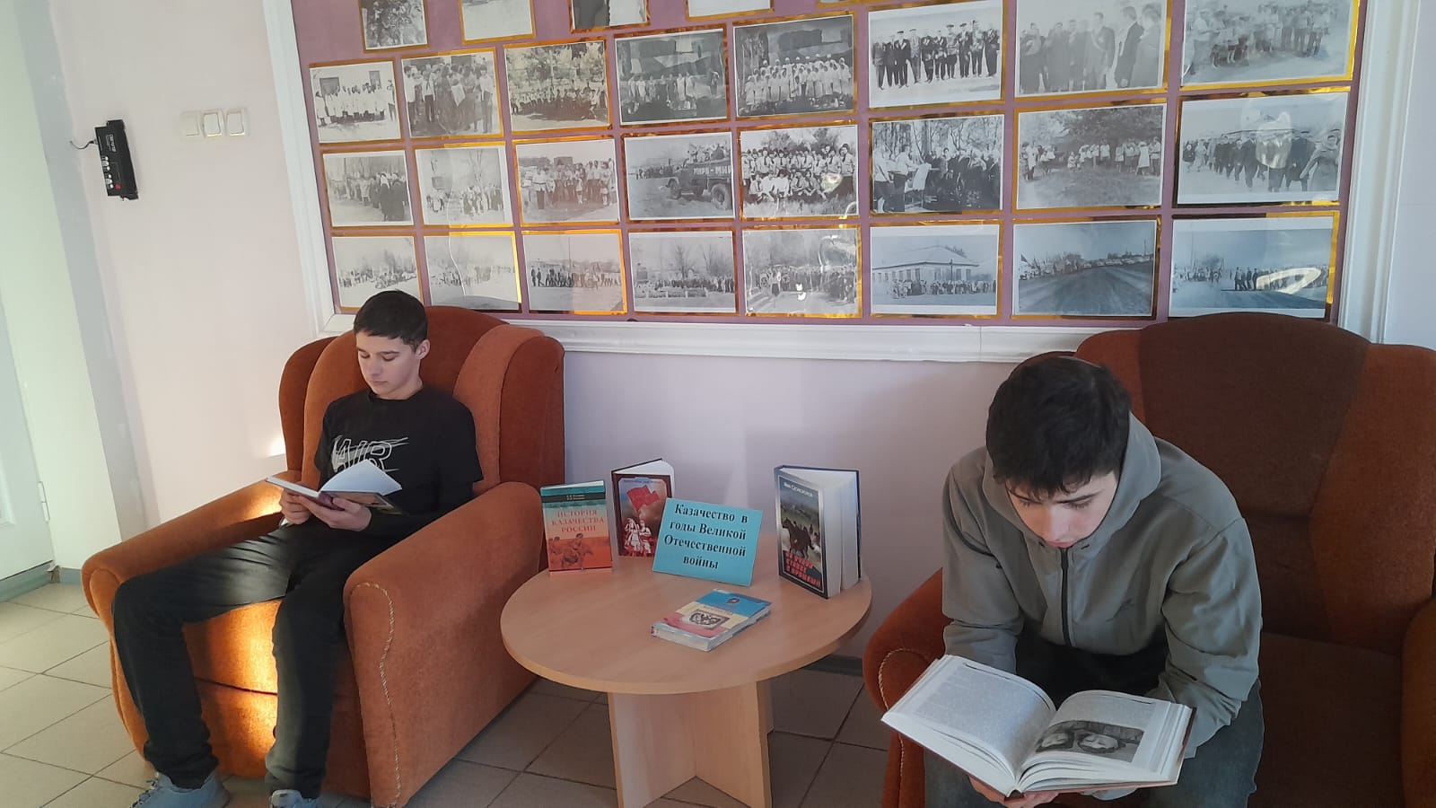 Фото 3 21.02.2025 Библиообзор Казаки в годы Великой Отечественной войны в Кутейниковском отделе