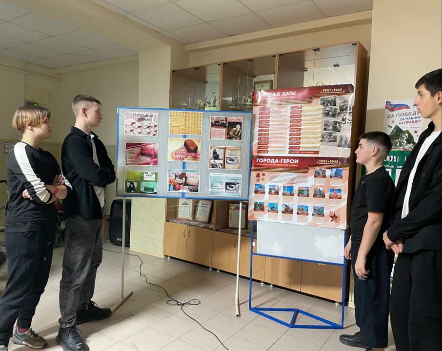 Фото 5 Всероссийская акция памяти Блокадный хлеб в МУК МЦБ Зимовниковского района