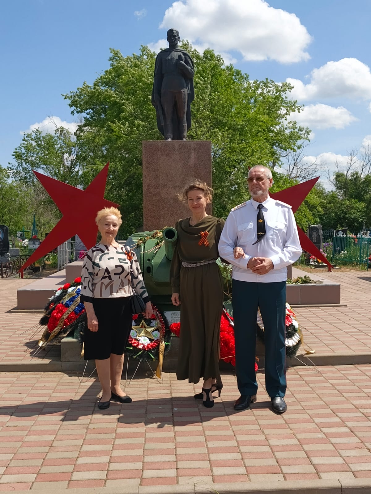 Фото 1. 08.05.2025 Выездная экскурсия по памятным местам Великой Отечественной войны в Зимовниковском отделе