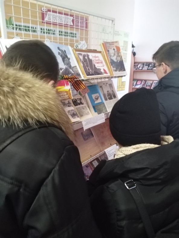 26.01.2021ЦБкнижная выставка Подвигу твоему Ленинград3